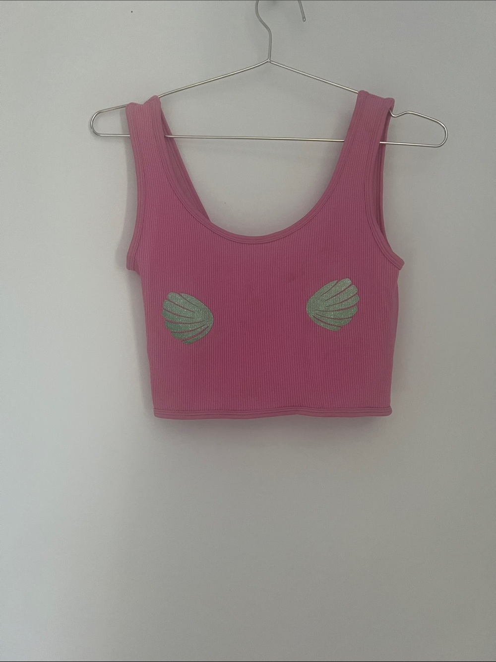 Pink Ribbed Shell-Appliqué Crop Tank Top